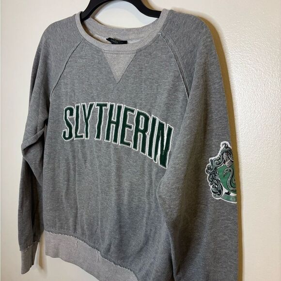 Harry Potter Slytherin Women’s Gray Pullover Sweater Size Small - Picture 3 of 7